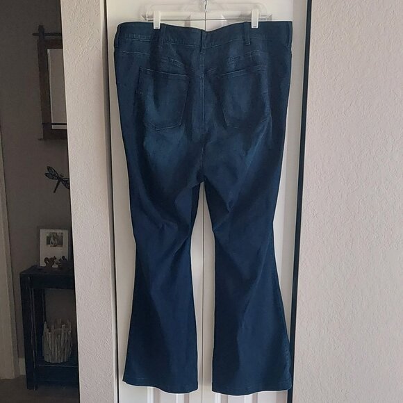 Torrid Dark Wash Bombshell Flare Super Soft High Rise Jeans Women's Size 26T - Picture 4 of 16